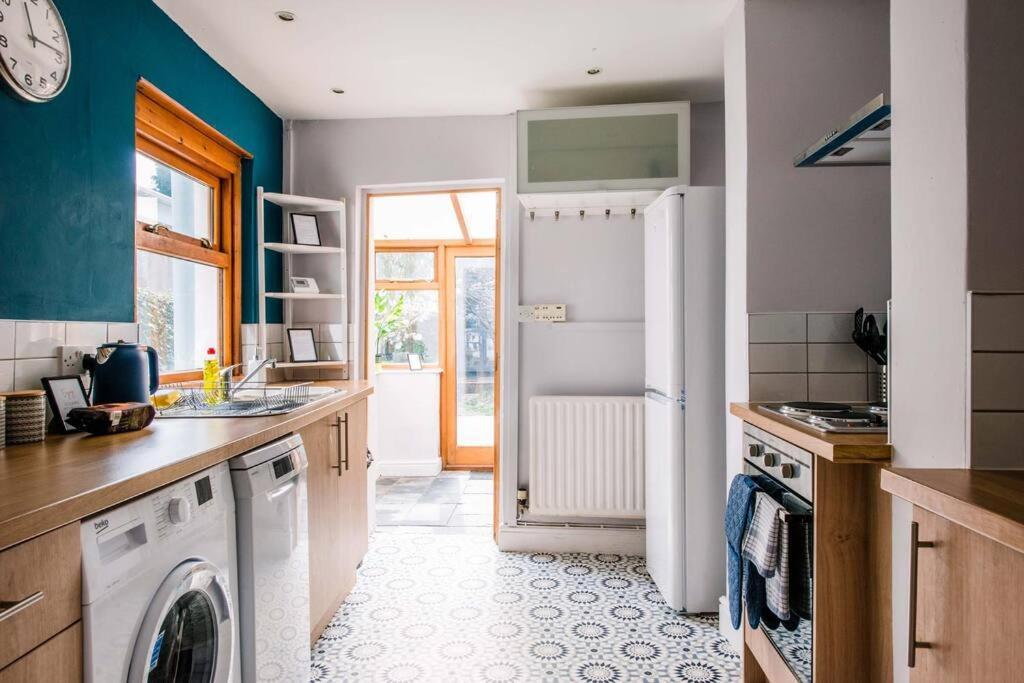 Вилла Gorgeous Victorian House Sleeps 6 In Кардифф Экстерьер фото