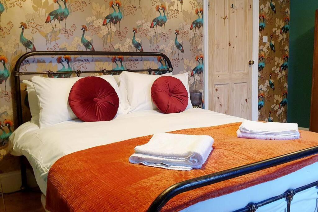 Вилла Gorgeous Victorian House Sleeps 6 In Кардифф Экстерьер фото