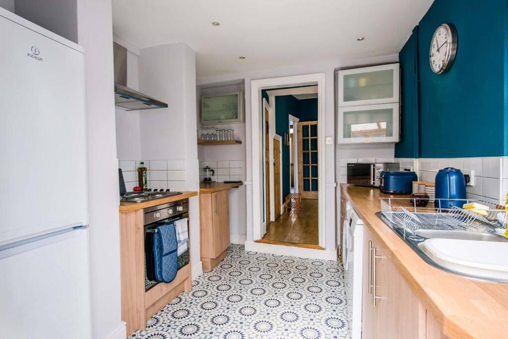 Вилла Gorgeous Victorian House Sleeps 6 In Кардифф Экстерьер фото